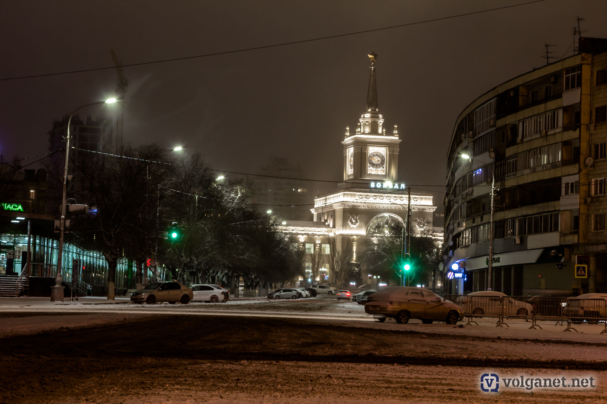 Волганет вход. Ночной Волгоград. Ночной Волгоград фото. Улица Фрунзе ночью в Волгограде.