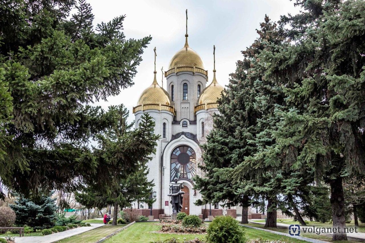 Возраст, платок, министр: в Волгограде сместили настоятеля храма Всех  Святых на Мамаевом кургане Георгия Лазарева - Volganet.net