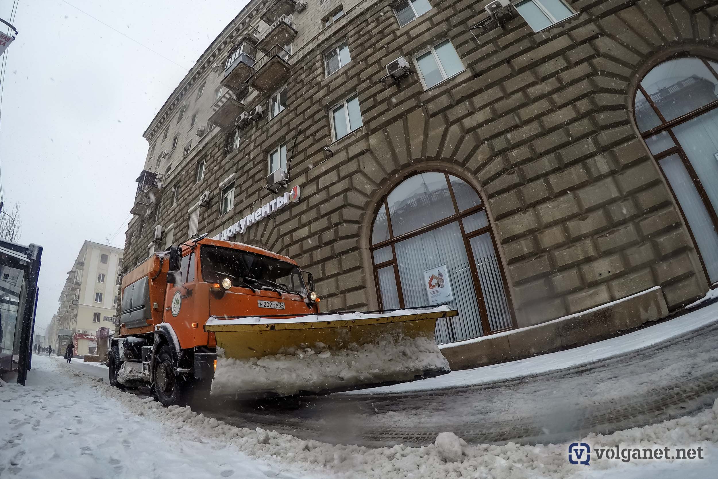 Волганет вход. Снег в Волгограде сегодня. Снег в Волгограде. Волгоград в снегу фото. Снежный Волгоград фото.