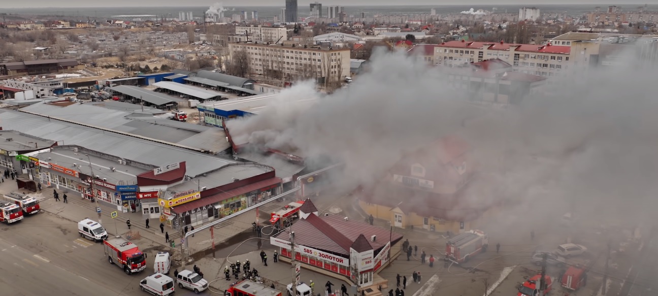 На районе снимали в волгограде. Качинский рынок Волгоград. Качинский рынок Волгоград пожар. Пожар на птичьем рынке. Фото пожар Качинский рынок в Волгограде.