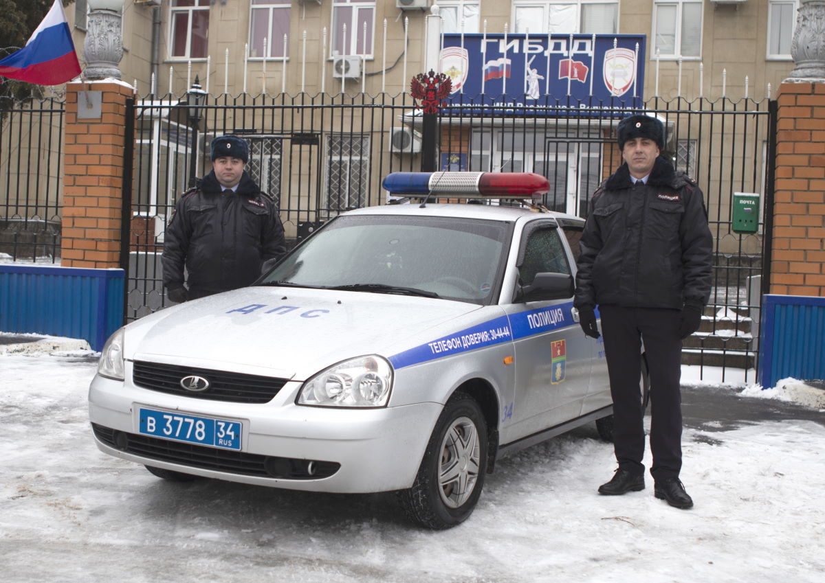 В Волгограде сотрудники ГАИ довезли до роддома рожающую женщину -  Volganet.net