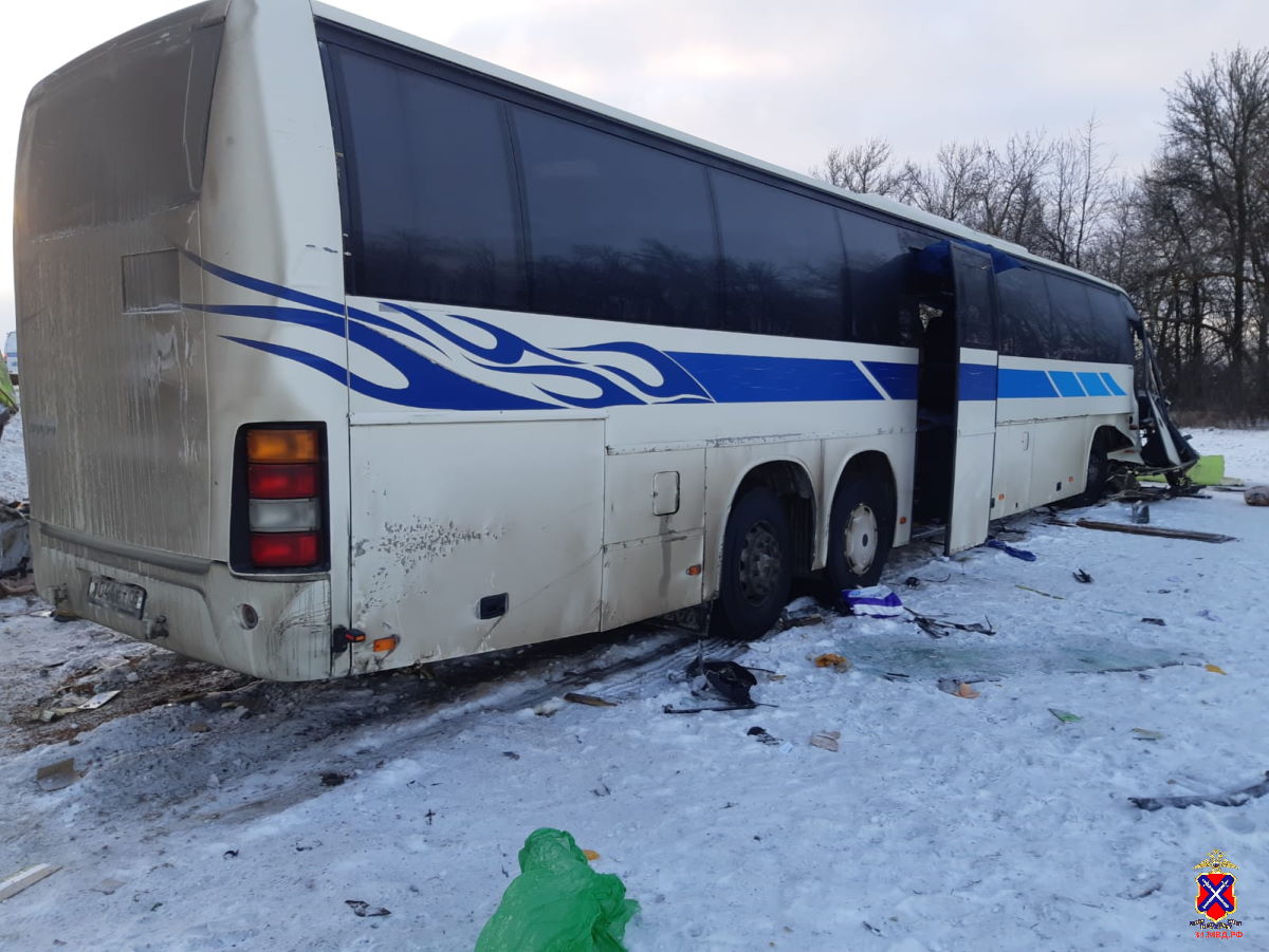 Трое пострадавших в ДТП с автобусом и фурой под Волгоградом находятся в  реанимации - Volganet.net